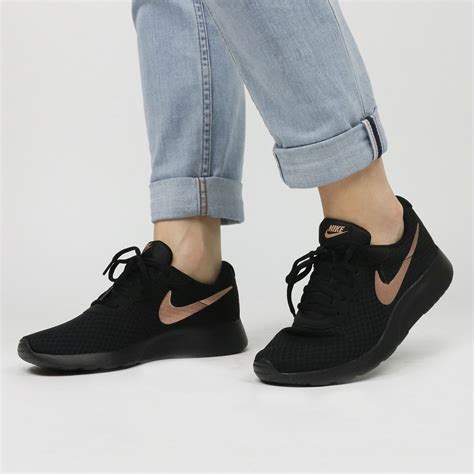 nike sneakers zwart dames sale|most popular women's Nike sneakers.